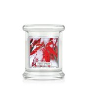 Kringle Candle First Snow aromātiskā svece, 1 daktis (127 g)