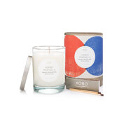 KOBO Natural Math Honey Magnolia Candle aromātiskā svece (11 unces / 312g)