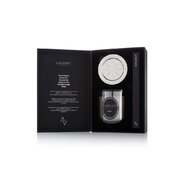 LADENAC Urban Senses Eau de Cypress aromātiskā svece (200 g) dāvanu kastītē
