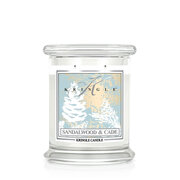 Kringle Candle Sandalwood & Cade aromātiskā svece, vidēja, 2 daktis (411g)