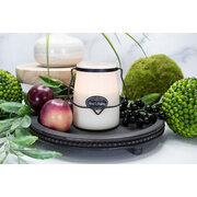 MILKHOUSE CANDLE Plūmju un plūškoka aromātisko sveču SVIESTA BURKĀ (624 g)