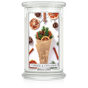Kringle Candle Cypress & Cinnamon liela 2-dakti aromātiskā svece (624 g)