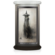 Kringle Candle Helovīna apdrukā Moody Witch ar Broomstick lielu 2-dakti aromātisku sveci (624 g)